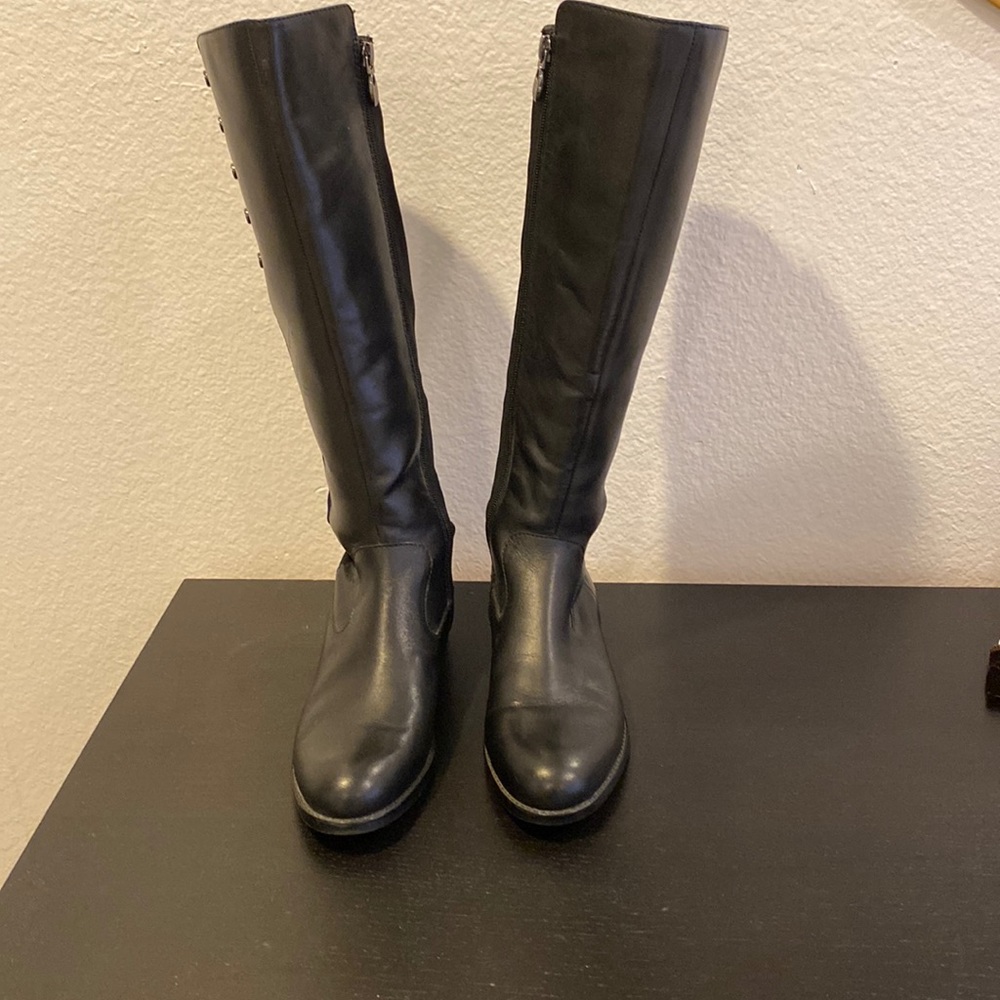 Tahari black leather boots size 6. 1/2